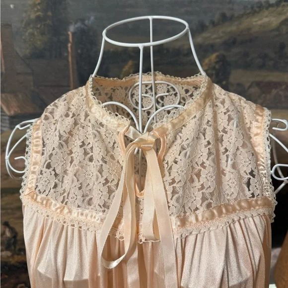 Vintage Peach Satin Lace Nightgown – Full Length – Romantic Cottagecore Lingerie
